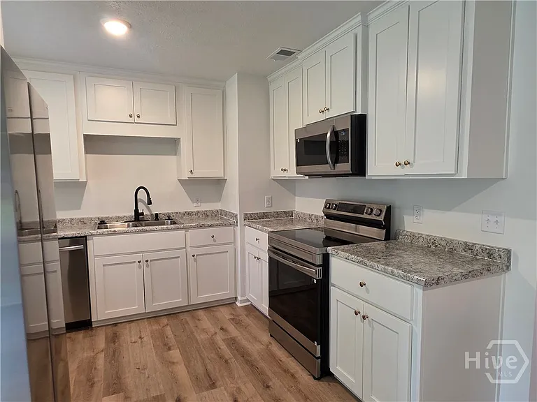 205 Whitehall Ave — Photo 8