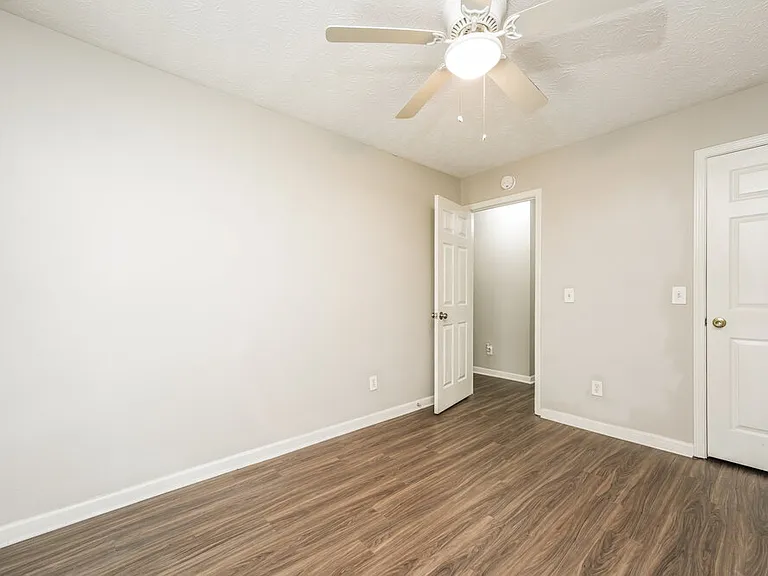 2286 Strathmoor Manor Dr — Photo 15