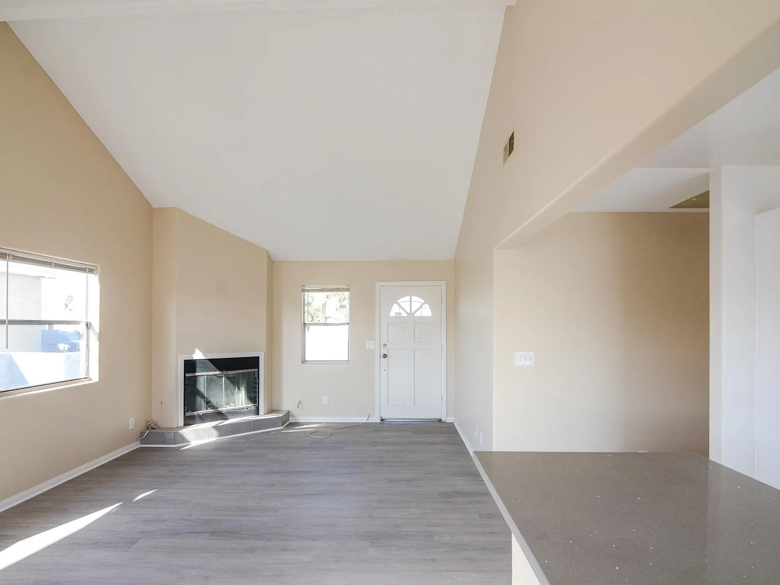 3118 Theresa St — Photo 4