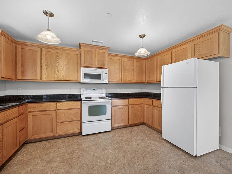 2533 Corona Ave #C — Photo 16