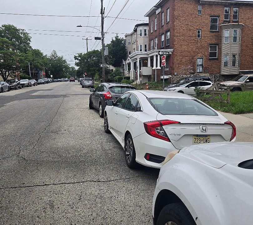 2nd image of 4921 Warrington Ave