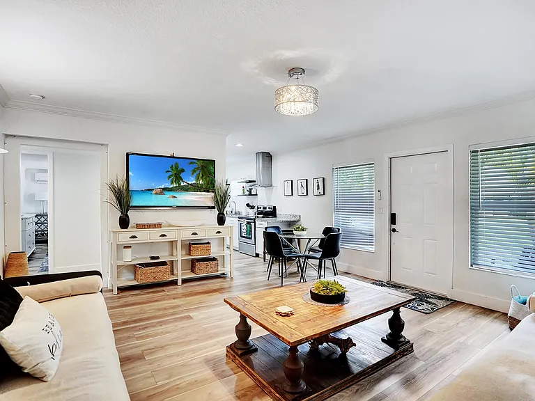 311 SE 3rd Ave — Photo 37
