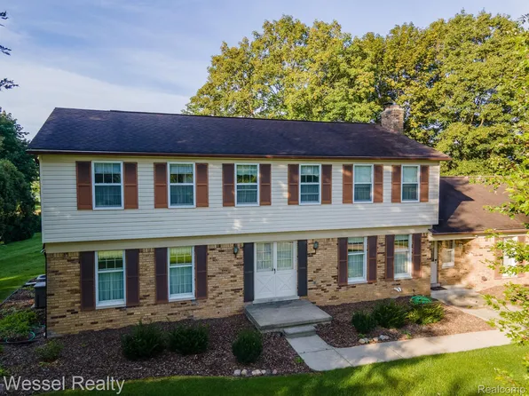 7272 Renwood Ct, Washington, MI 48095