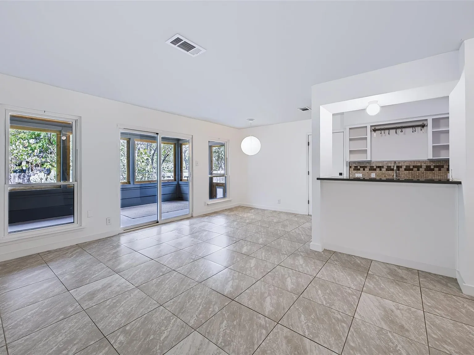 3 bed, 2.0 bath, 1516 sqft, $2,795 — Photo 2