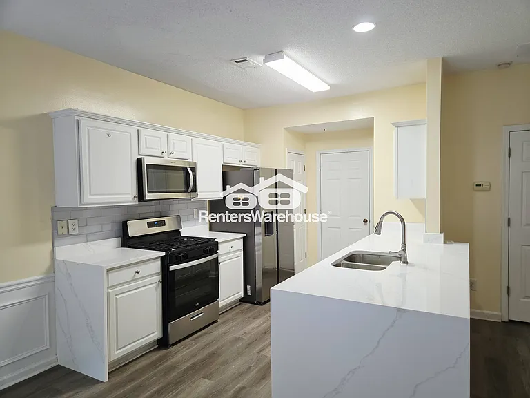 223 Regent Sq — Photo 4