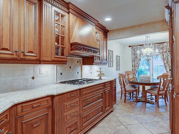 2nd image of 10 Cummings Cir