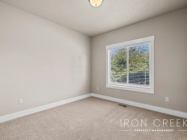 10709 W Wasdale Dr — Photo 11