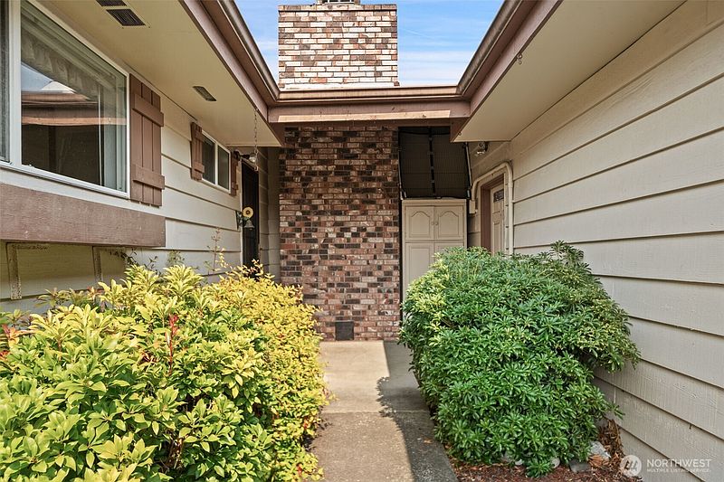 4th image of 91 Huckleberry Circle