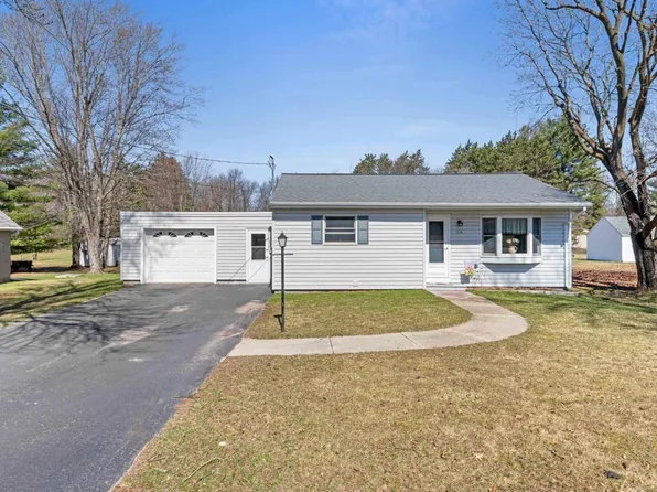 624 E Main St, Clintonville, WI 54929