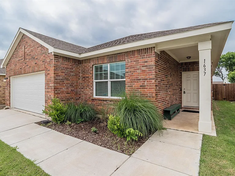 1637 Shadow Hawk Dr — Photo 2