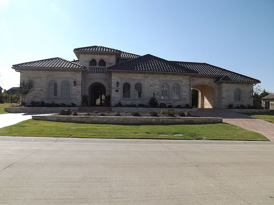 1st image of 304 Park Lake Dr