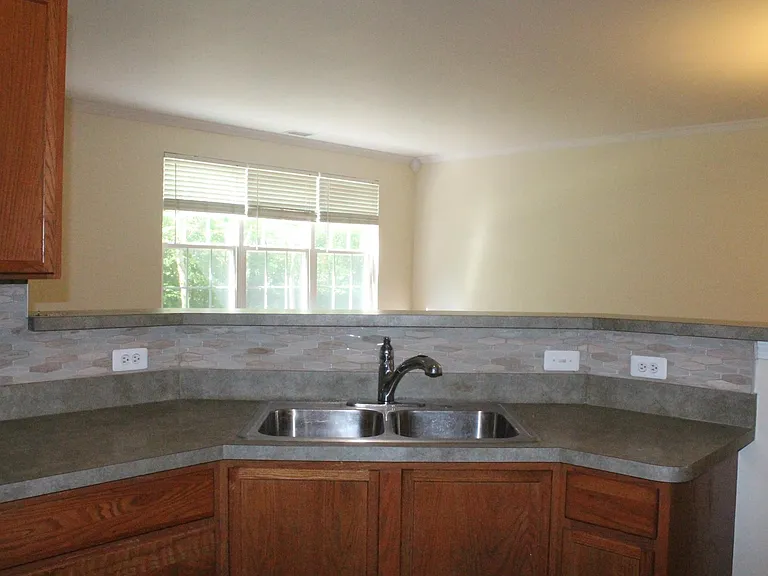 kitchen with dual sink and pull down faucet hose and sprayer
