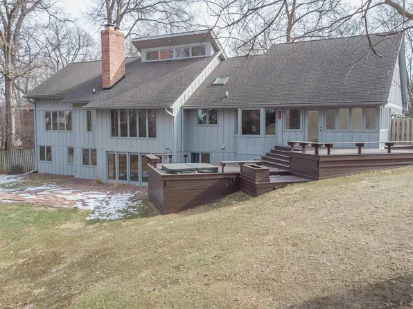 684 Sioux Dr, Freeport, IL 61032