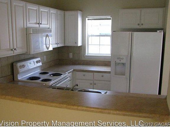 Kitchen with Breakfast Bar/Raised Countertop