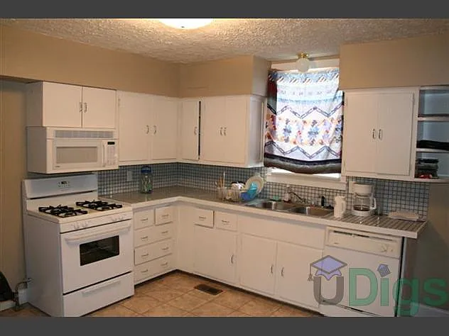 818 N 10th St — Photo 5