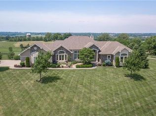 14 Eagle Ridge Dr, Saint Joseph, MO 64507