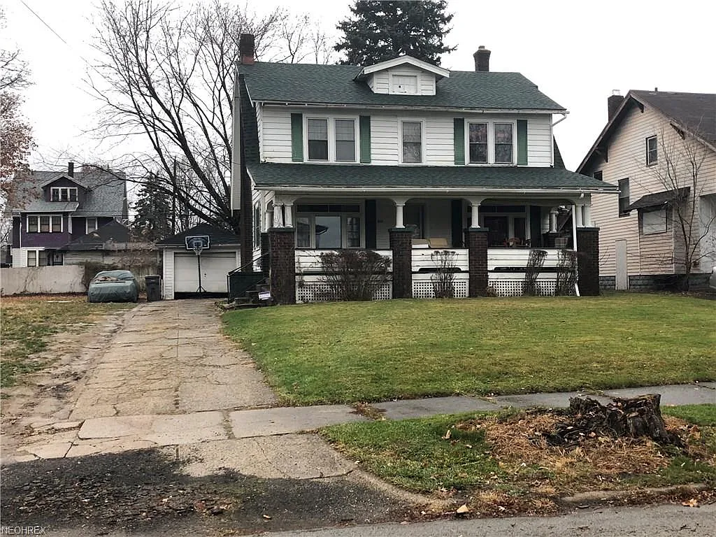 464 Lora Ave photo 1