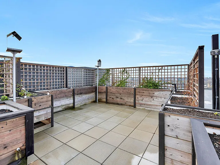 3455 Hastings St E — Photo 25