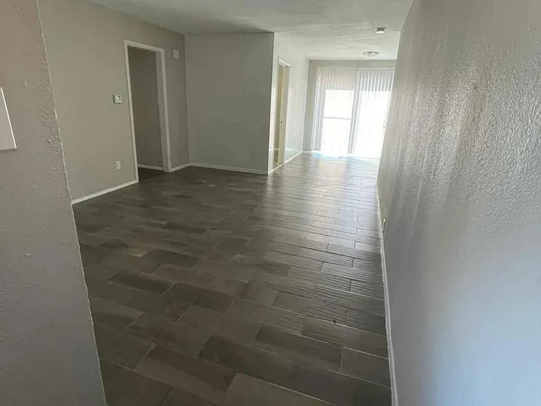 1516 NW 43rd St — Photo 3