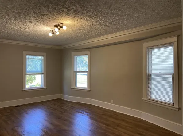305 S 1st St APT 1, Jackson, MI 49201