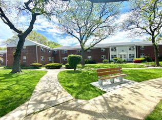 218-24 68th Ave #U, Oakland Gardens, NY 11364