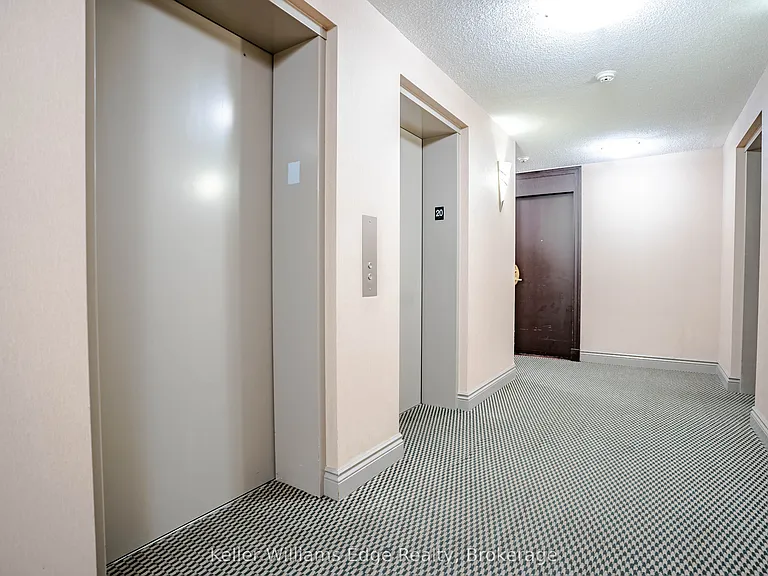 30 Grand Trunk Cres W #2001 — Photo 23