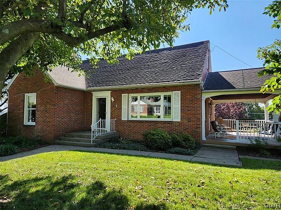 2nd image of 2450 Woodridge Ter