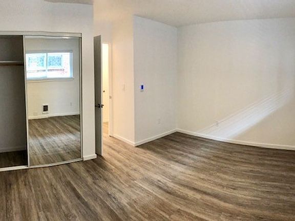 5th image of 412 Bellevue Ave E #204