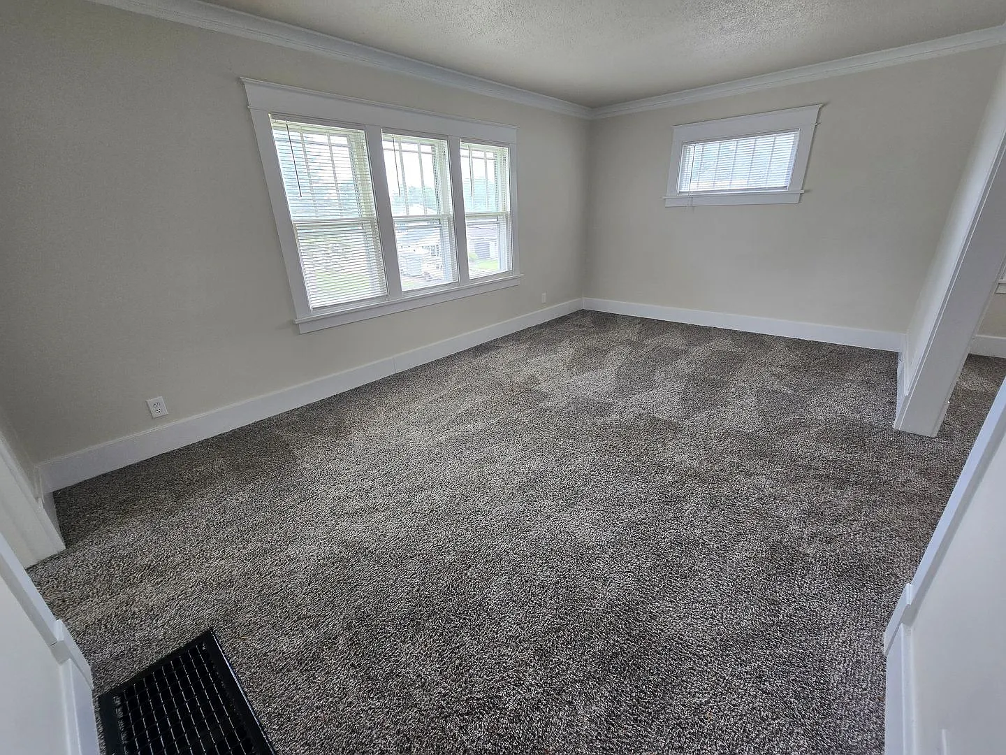 1109 Dousman St — Photo 2