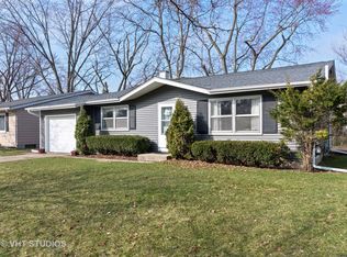 227 Fairview Dr, St Charles, IL 60174