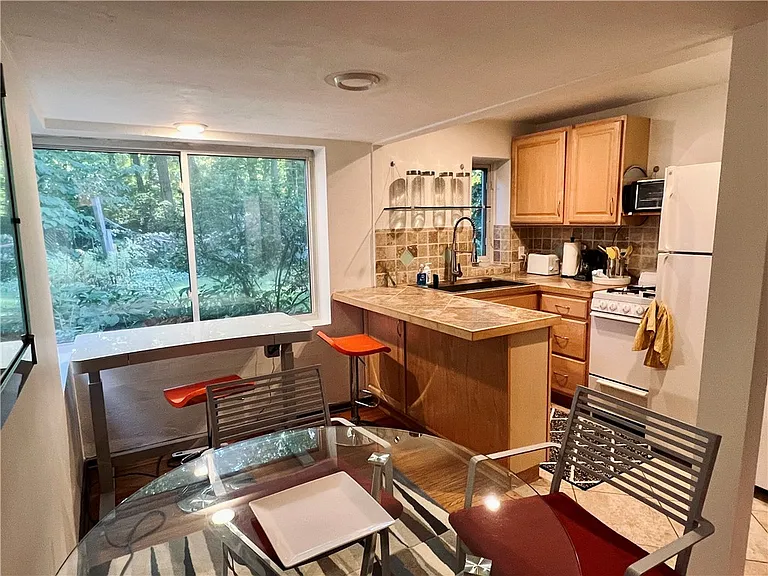 24 Menlo Pl #LOWER — Photo 6