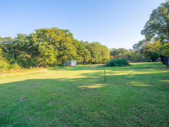 3rd image of 1601 Park Ln