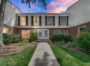 907 Waukegan Rd UNIT B, Deerfield, IL 60015