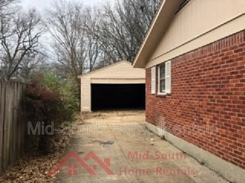 3 bed, 2.0 bath, 1602 sqft, $1,150 — Photo 2
