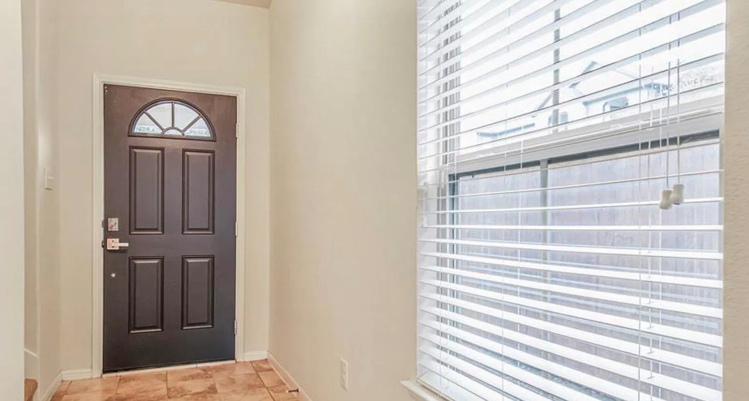 3 bed, 2.5 bath, 1604 sqft, $1,996 — Photo 3