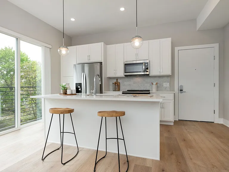 Washington Court (52 W) — Photo 107