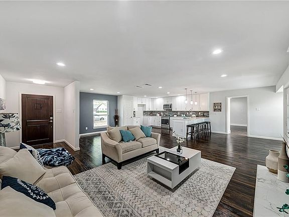 4th image of 3206 Brookhaven Club Dr