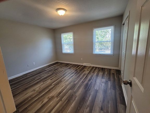 4th image of 105 Plaza Oaks Rd APT 11