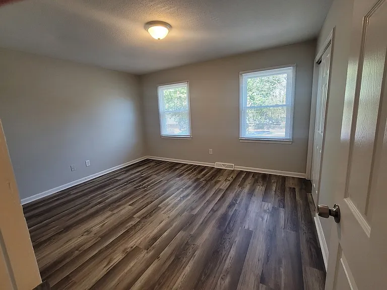 105 Plaza Oaks Rd #11 — Photo 4