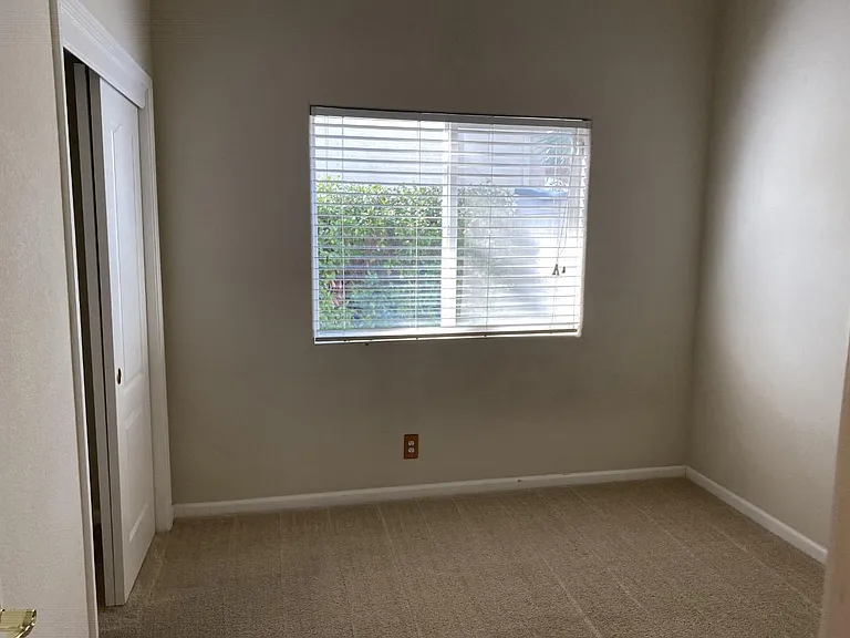 490 Briarwood Dr — Photo 15