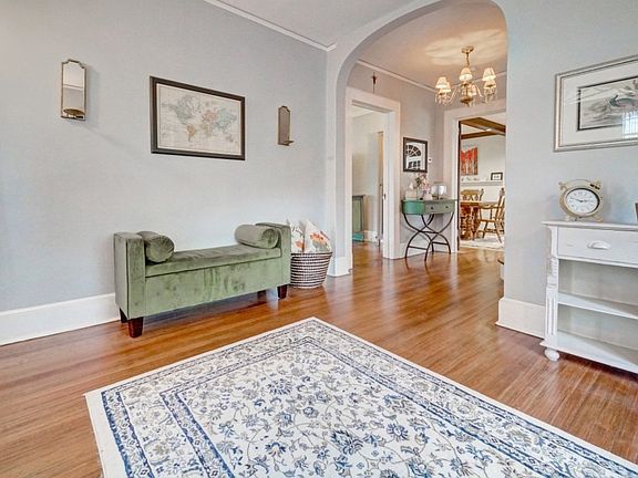 3rd image of 117 Park Ave