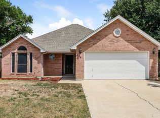 516 Oak Hollow Ct, Crowley, TX 76036