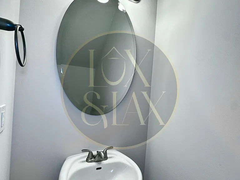 Downstairs Half Bath | Sink