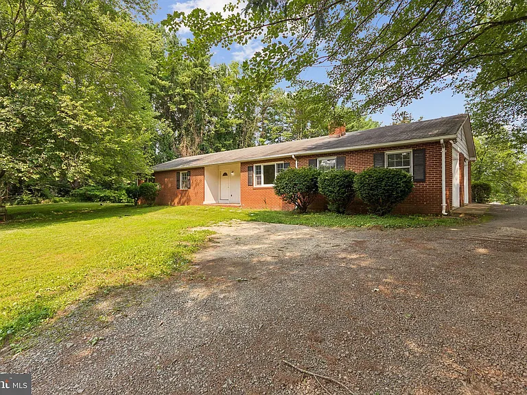 8755 Trinity Ln — Photo 3