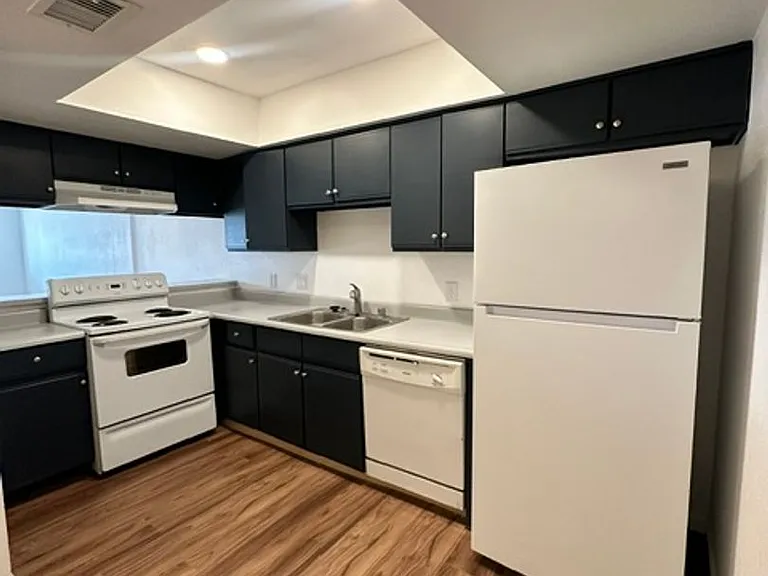 3411 Center Dr — Photo 20