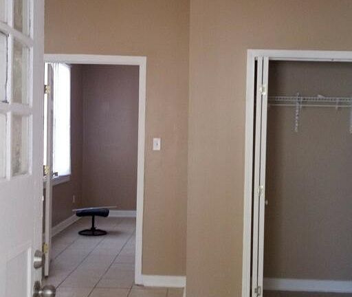 BEDROOM WITH CLOSET