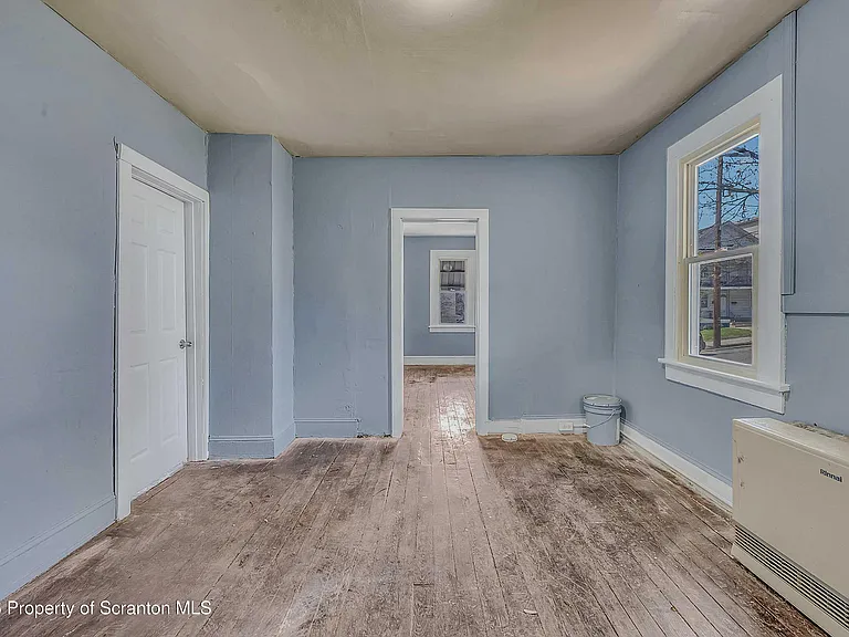 1019 S Webster Ave — Photo 11