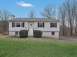 28 Holly Hill Dr, Wingdale, NY 12594