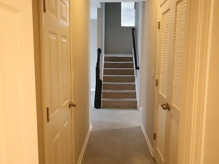 1899 Lakecrest Dr — Photo 12