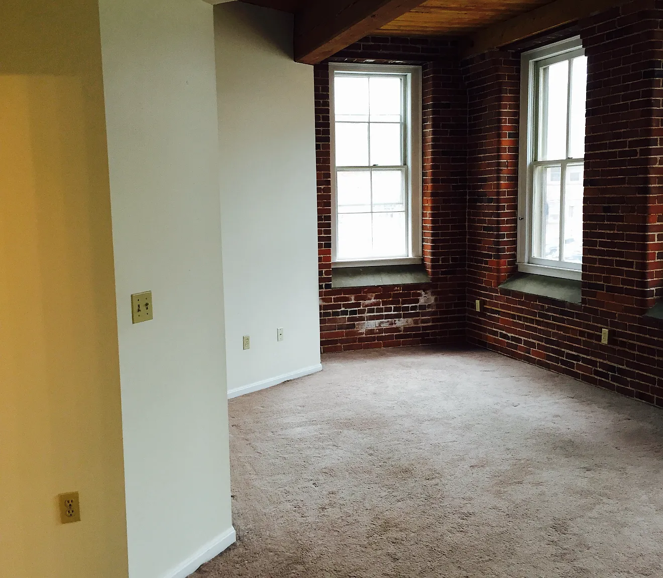2 bed, 950 sqft, $2,100 — Photo 2
